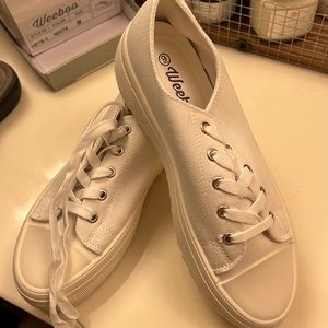NWT Weeboo Heys-3 small platform canvas sneakers.